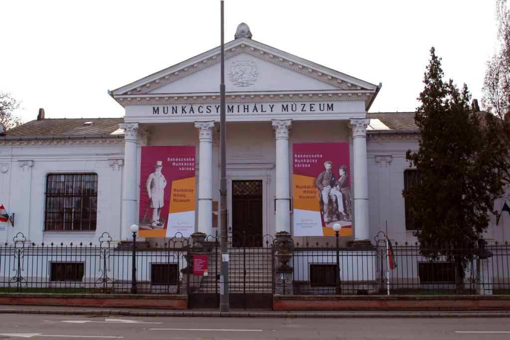 A Munkácsy Mihály Múzeum épülete 2017 őszén