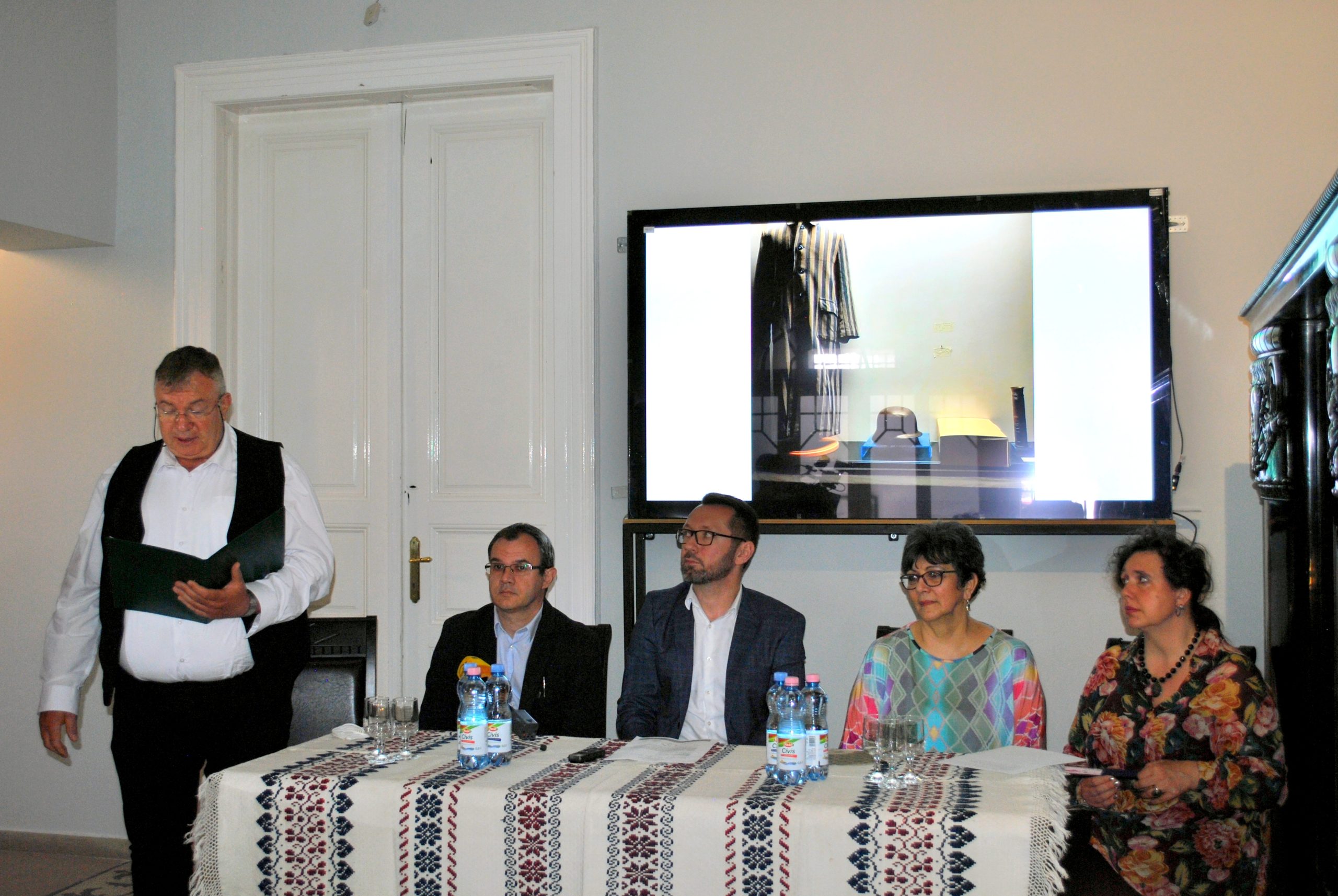 Sajtótájékoztató