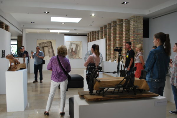 fótó Alkoss a művésszel