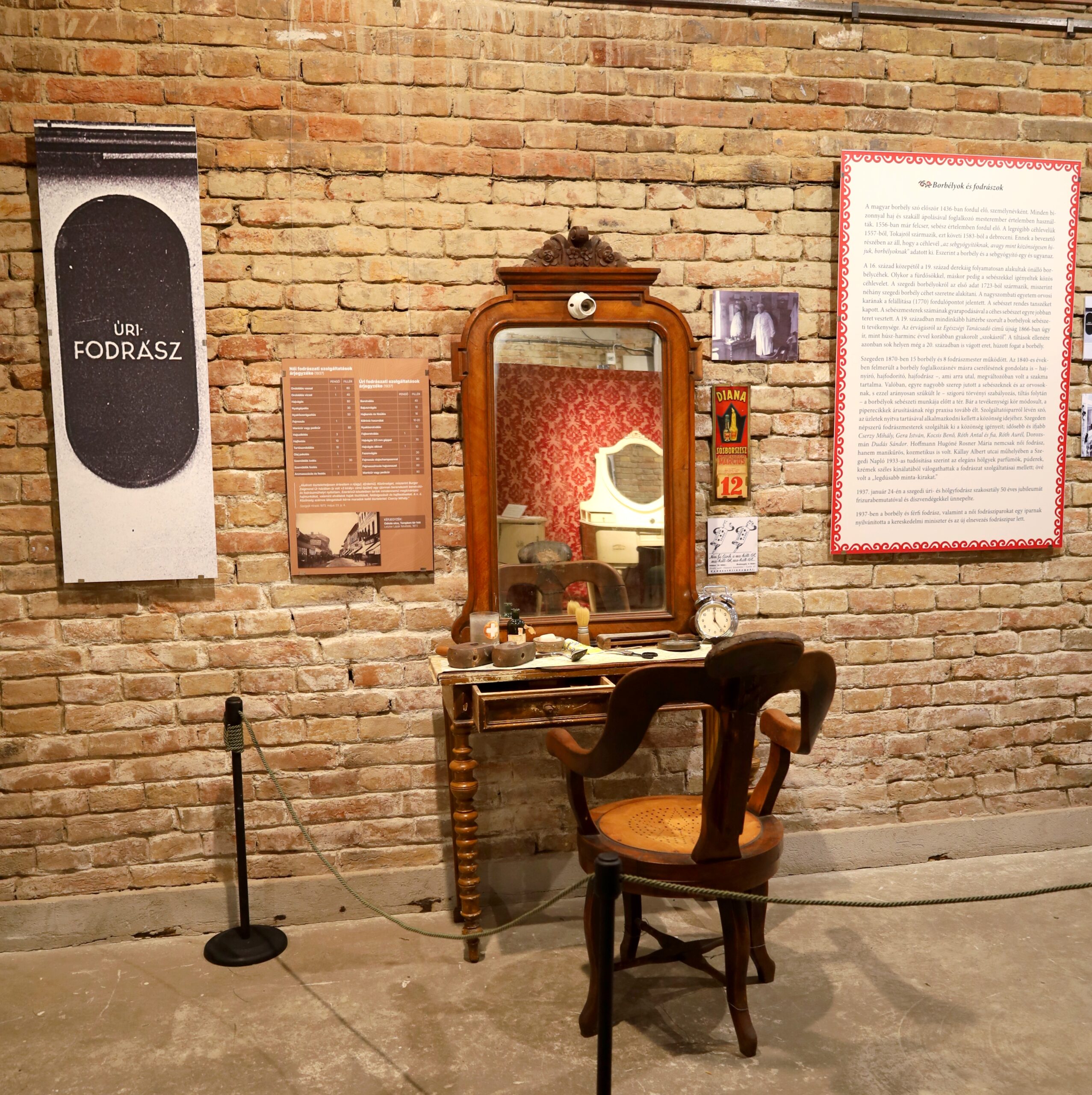 Házi szappanytól az arczkenőcsig. Paraszti tisztálkodás - polgári divat c. kiállítás